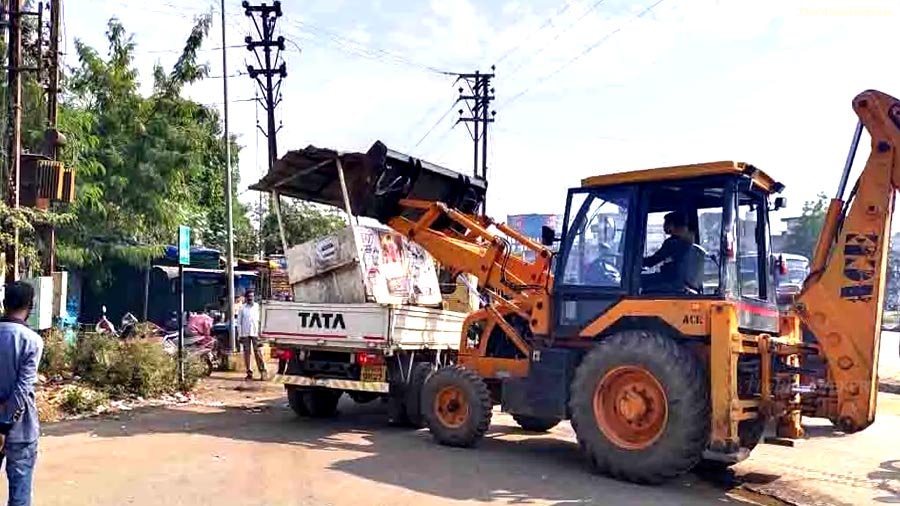 Administration action on handcart kiosks in Raipur