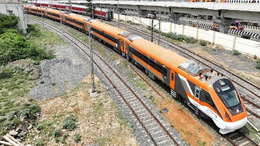 Second Vande Bharat between Varanasi and New Delhi