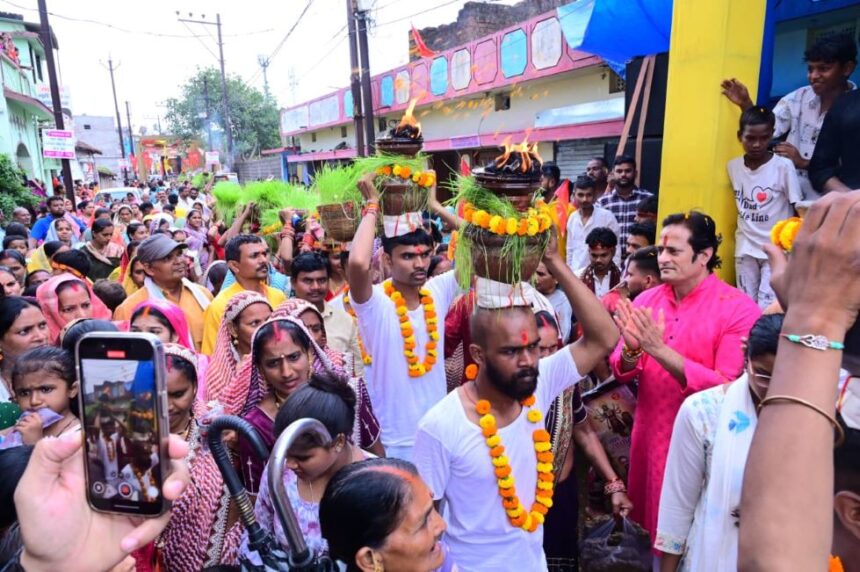 Navratri Navmi pe Vikas Upadhyay ne kiya Kanya Pujan, city ke logo ke sath liya Mata Rani ka ashirwad