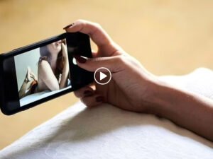 wife Nude Video call: पत्नी पर न्यूड वीडियो कॉल के आरोप वाला तलाक मामला फिर से खुलेगा, हाईकोर्ट ने फैमिली कोर्ट का आदेश रद्द किया